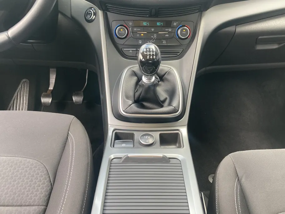 Ford Kuga 1.5 EcoBoost 120 pk Trend Ultimate Groot Navi - Trekhaak - Voorruitverwarming