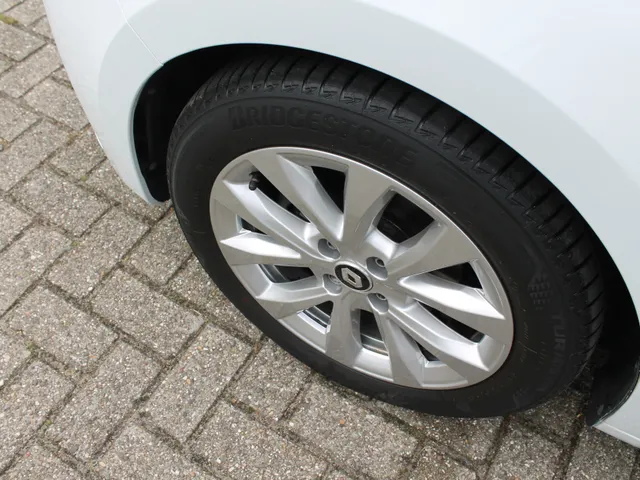 Renault Clio 1.0 TCe Intens | Climat Control | Navigatie groot scherm| Half leder |