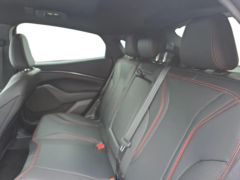 Ford Mustang Mach-E AWD 75 kWh | Dealer onderhouden! | Achteruitrijcamera | Dodehoek detectie | Premium Sound | Lederen bekleding | Memory Seats | Verlengde Fabrieksgarantie! |