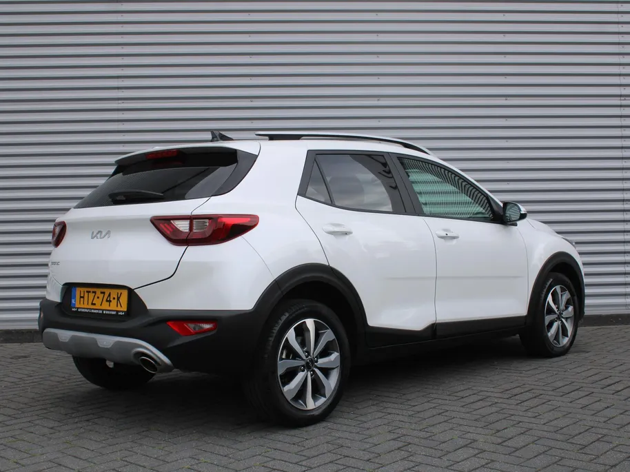 Kia Stonic 1.0 T-GDi MHEV DynamicPlusLine | Stuur-/stoelverwarming | Camera | Cruise adapt. | Clima | LED | Navi | 16' LM | Keyless |