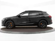 Audi e-tron 55 quattro S edition 95 kWh 408pk SOH 95,1 % · Panoramadak · Camera · Luchtvering · Elek. Stoelen + Geheugen · Afneembare Trekhaak · Matrix LED · Keyless ·
