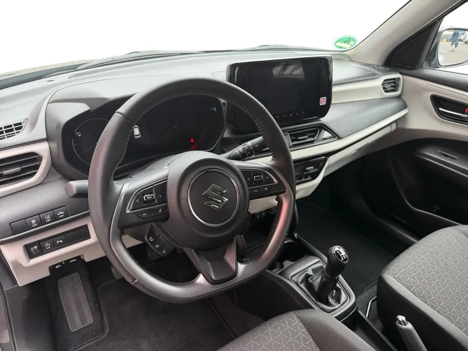 Suzuki Swift 1.2 Select Smart Hybrid 82PK | All Season banden | Navigatie | Climate Control | Adaptive Cruise Control | Achteruitrijcamera | Parkeersensoren achter | Stoelverwarming |