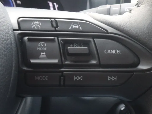 Toyota Yaris 1.5 Hybrid 115 Dynamic Comfort Pack | V+A Sensoren | Stoel & St