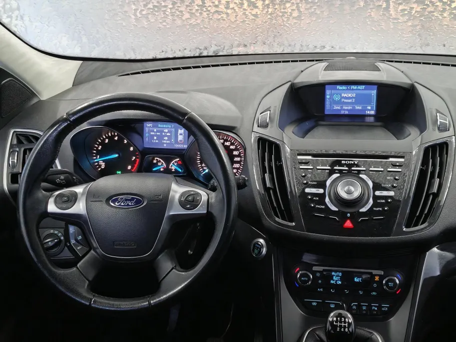 Ford Kuga 1.5 Titanium - 2.000 kg trekgewicht - TREKHAAK - VOORRUITVERWARMING - PARKEERSENSOREN V+A