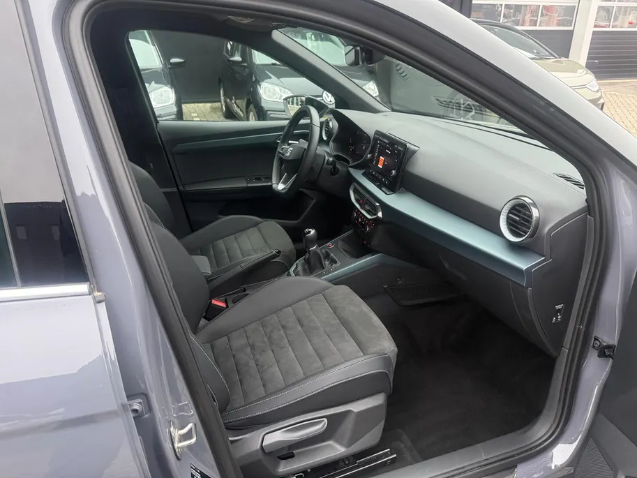 SEAT Arona 1.0 EcoTSI Style Business Connect | Camera | Apple Carplay/Android Auto | Cruise Control | Keyless | Climate Control |