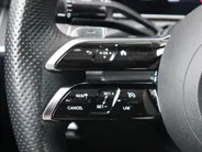 Mercedes-Benz C-Klasse 300 e AMG Line l Stoelverwarming l Achteruitrij camera l Ambiente lichtpakket