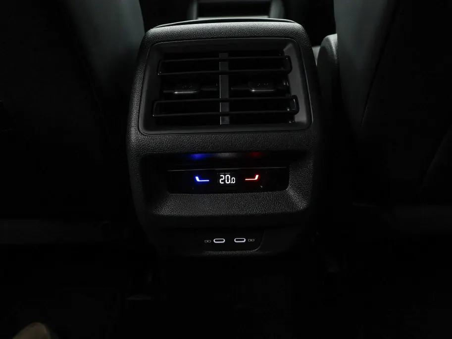 Volkswagen Tayron Life Edition 1.5 eHybrid 204 PK 6 versn. DSG · Comfort pakket · Trekhaak inklapbaar, met elektrische ontgrendeling, incl. aanhangermanoeuvreerhulp Trailer Assist · Voorraad OUTLET · Prijs is inclusief inruilpremie · MEGA SALE