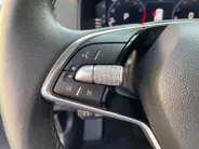 Škoda Karoq 1.5 TSI ACT Business Edition | Lichtmetalen velgen| Parkeer sensoren| Automaat| Camera| Cruise Control| Zeer ruime auto in super nette staat