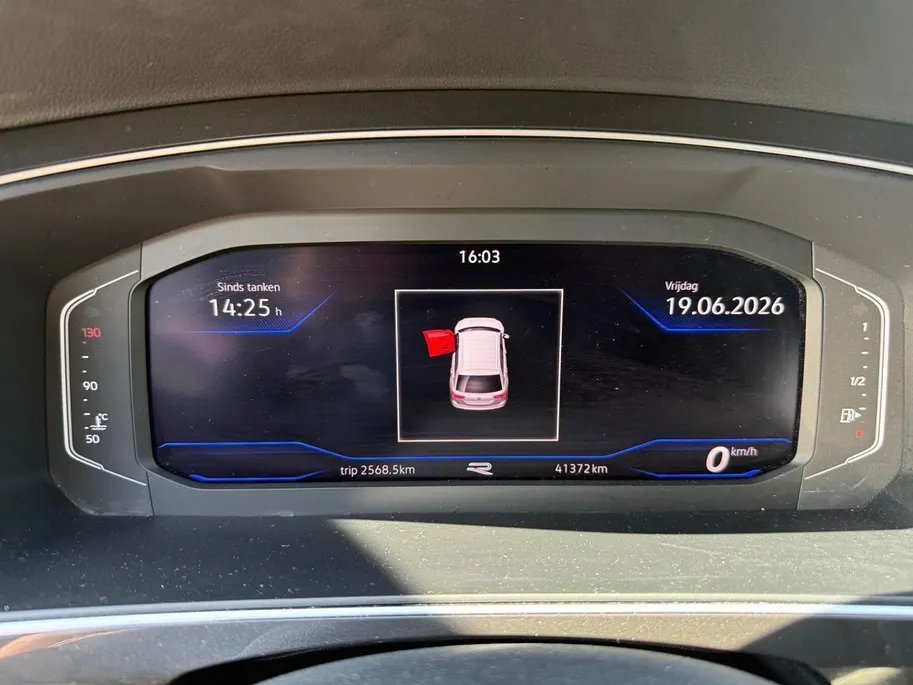 Volkswagen Tiguan 1.5 TSI R-Line Business+ | Automaat | Cruise Control | Climate Control | Digital Dashboard | Stoelverwarming | Stuurverwarming | Navigatie | Parkeersensoren |