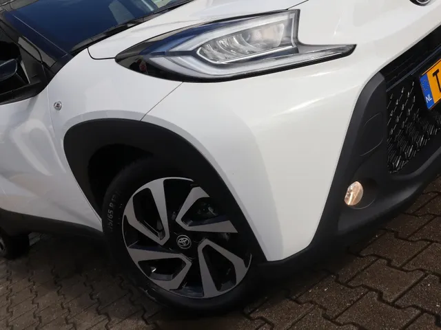 Toyota Aygo X 1.0 VVT-i S-CVT Pulse Automaat Bi-Tone | AllSeasons | Climate co