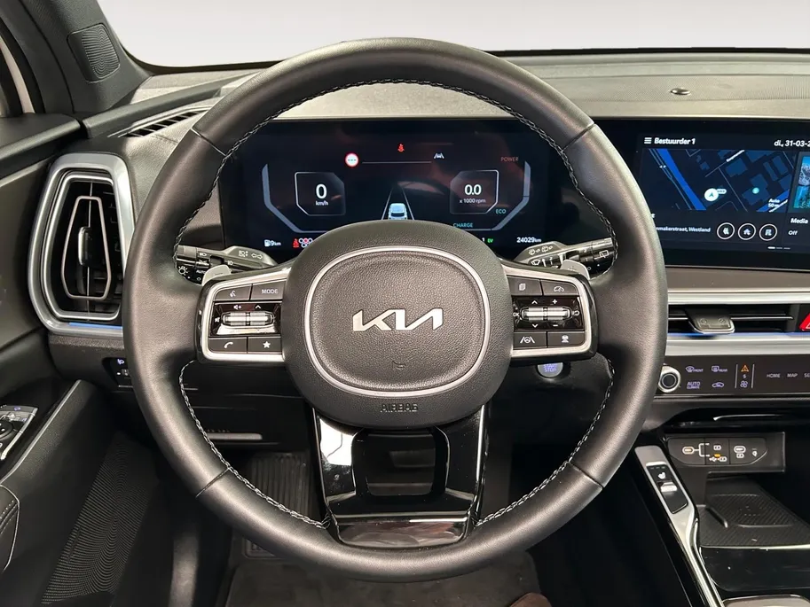 Kia Sorento 1.6 T-GDi Plug-in Hybrid 4WD DynamicPlusLine 7p | Apple Carplay / Android Auto | Navigatiesysteem | Licht + Regensensor | Stoel + Stuurverwarming | Elektrisch Verstelbare Bestuurdersstoel | Elektrisch Bedienbaar Schuif / Kanteldak | Elektrisch bedienbare 
