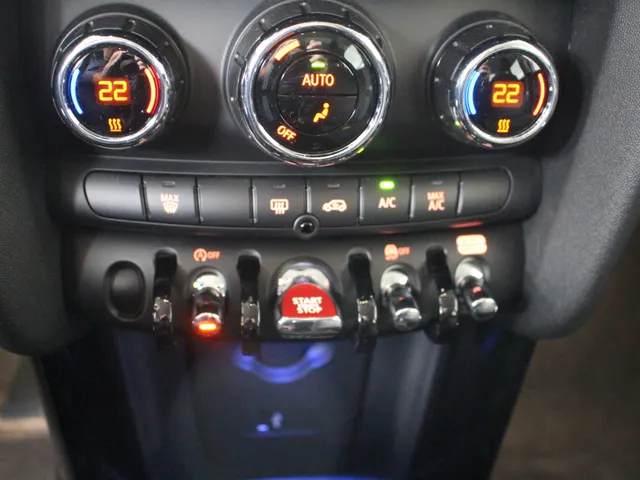 MINI 5-Deurs 1.5 Cooper Camden Edition Automaat | Navigatie | PDC | Cruise Control