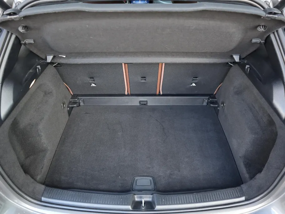 Mercedes-Benz B-Klasse 180 Business Solution AMG l Keyless l Achteruitrij camera l Stoelverwarming