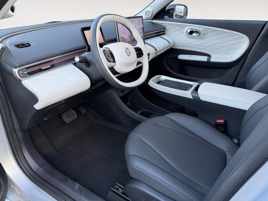 Dongfeng Box Premium Edition 42 kWh | Demo | BlackSilver | Zeer Compleet | 360 graden camera | Stoelverwarming en ventilatie | Fabrieksgarantie t/m 3-8-2031 | NAP