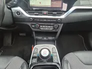 Kia e-Niro DynamicPlusLine 64 kWh | Airco | Navi | Camera | Privacy Glass | Trekhaak | Stoelverwarming | Stuurverwarming