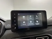 Dacia Sandero 90PK TCe Journey | Camera | Armsteun | Climate Control | Parkeersensoren | Apple CarPlay/Android Auto | Licht & Regen Sensor | Cruise Control | Lichtmetalen Velgen | Full LED |