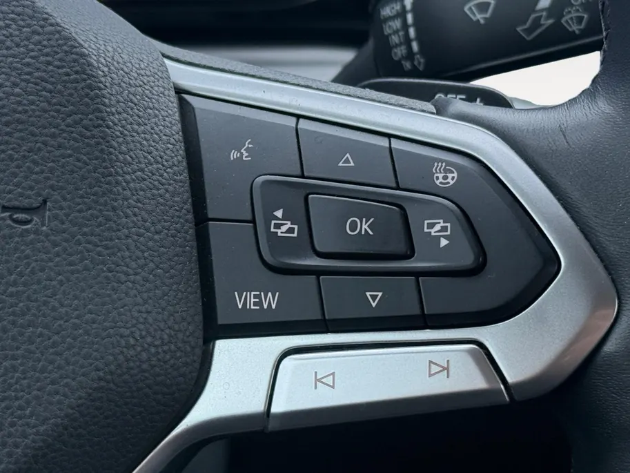 Volkswagen Golf 1.0 eTSI Life Business | CARPLAY | STOELVERWARMING | PARKEERSENSOREN | LICHTMETALEN VELGEN |
