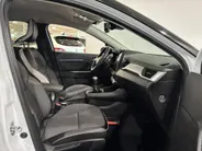 Renault Captur 90PK TCe Intens | 9,3' Navi | Camera | Climate Control | Parkeersensoren | Apple CarPlay/Android Auto | Cruise Control | Lichtmetalen Velgen | Armsteun | Full LED |