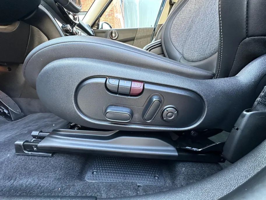 MINI Countryman 1.5 Cooper Chili | Harman & Kardon | Elektrische Stoelverstelling | Automatische Achterklep | Camera | Navi | Parkeersensoren | Cruise & Climate Control | 12 Maanden BOVAG Garantie