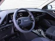 Kia Niro EV Light Edition 64.8 kWh | Camera | Cruise adapt. | Clima | 17' LM | Navi | Keyless | All season banden | 17% bijtelling |