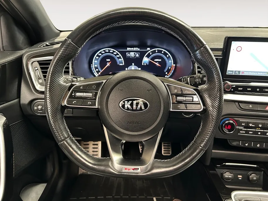 Kia ProCeed 1.0 T-GDI GT-Line | Elektrisch Glazen Schuif / Kanteldak | Apple Carplay / Android Auto | Navigatiesysteem | Stoel + Stuurverwarming | Licht + Regensensor | Parkeersensoren + Camera Achter | Cruise Control | 17” Lichtmetalen Velgen | Climate Control Rijst