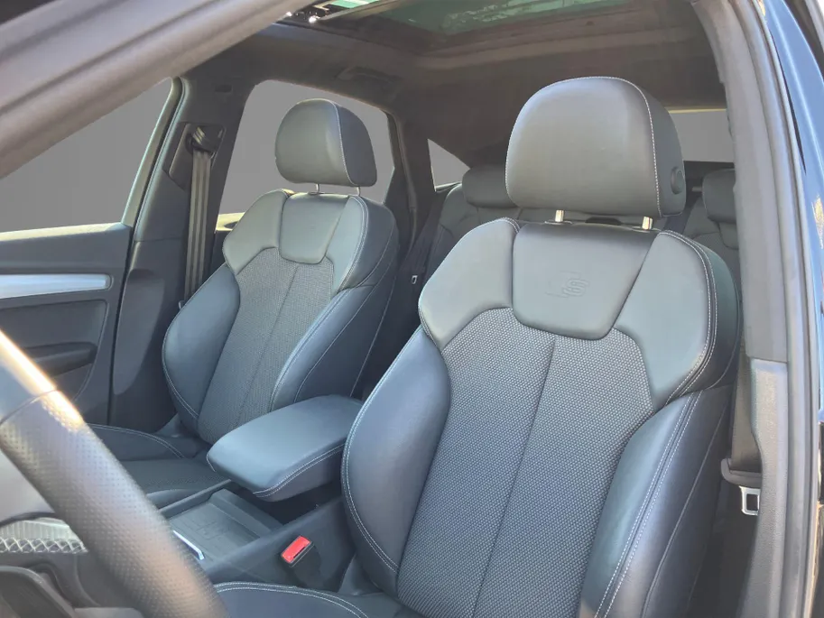 Audi Q5 Sportback 50 TFSIe 220kW/299PK S Line · Panoramadak · Camera · Apple/Android Car Play · Stoelverwarming · Drive select · Leder/stof