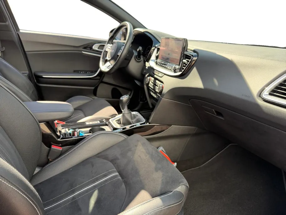 Kia ProCeed 1.0i Turbo GT-Line 120 PK | Cruise Control | Climate & cruise control | Panoramadak | Stoel & stuurverwarming | Elektrische Kofferbak | Navigatie | Apple Carplay/Android Auto | Fabrieksgarantie | NAP