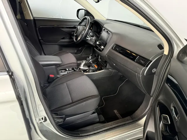 Mitsubishi Outlander 2.4 PHEV Pure+