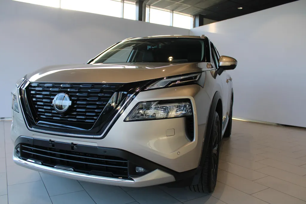 Nissan X-Trail 1.5 e-Power Tekna Plus *Nappa lederen bekleding*beidevoorstelen stoelgeheugen*Navigatie*Applecarplay&Androidauto*Head-up display*Climate controle*360grd amera*pdc voor en achter*
