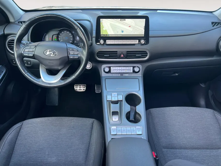 Hyundai Kona EV Fashion 64 kWh 204PK | Warmtepomp | Navigatie | Apple Carplay & Android Auto | Adaptive cruise control | Open dak | Head-up display | Achteruitrijcamera |