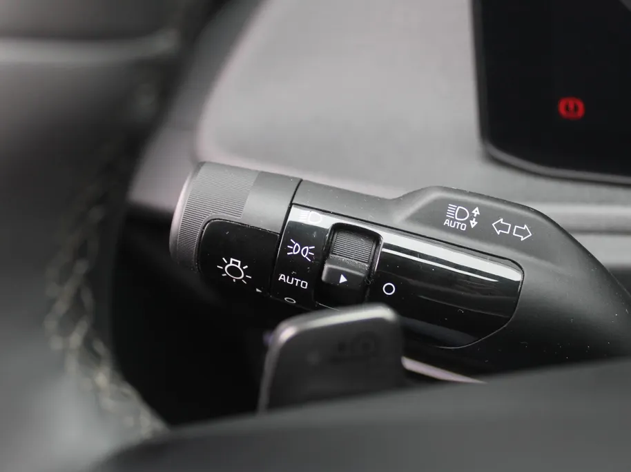 Kia EV6 Air 84 kWh | Stuur-/stoelverwarming | Camera | Cruise adapt. | Telefoonlader | Clima | Navi | 19' LM | LED | Apple Carplay/Android Auto |
