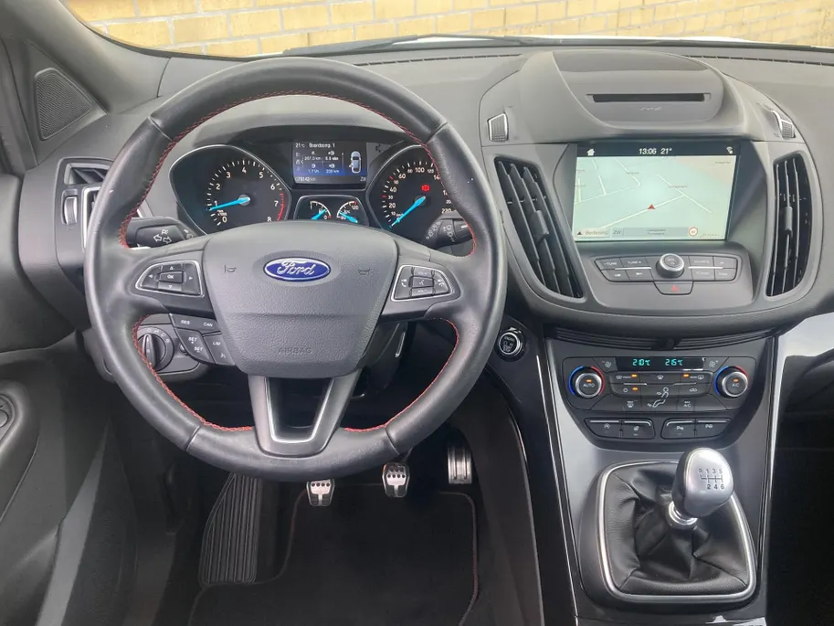 Ford Kuga 1.5 EcoBoost 150 pk ST Line afneembare - trekhaak - voorruitverwarming - groot navi