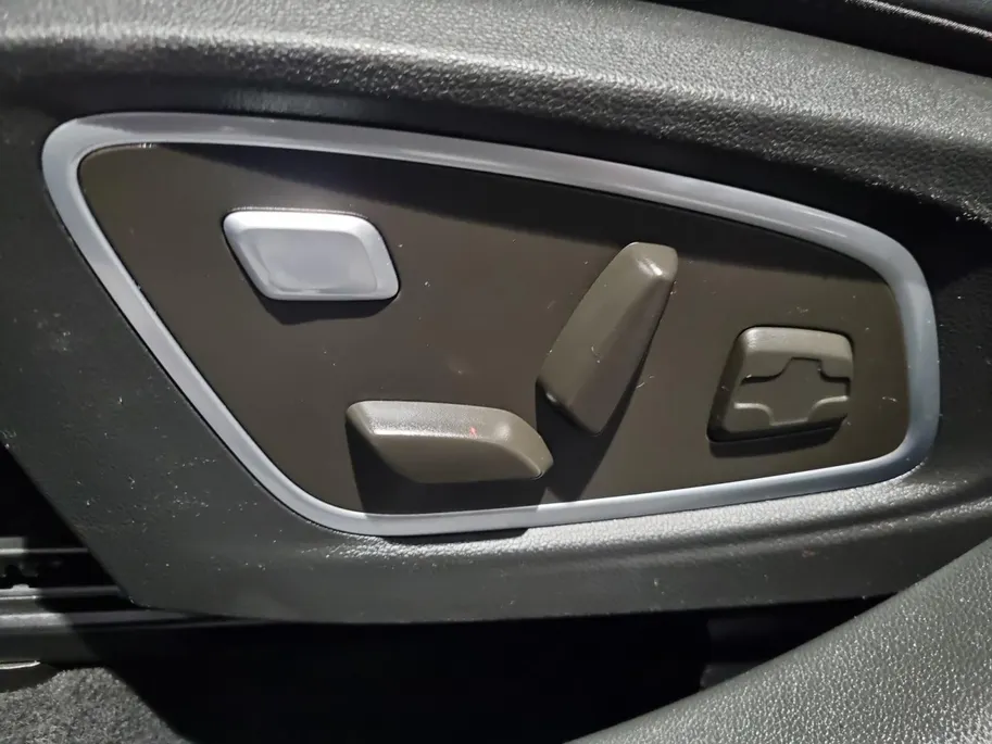 Renault Austral 1.2 E-Tech full hybrid 200 iconic * Panorama Dak  * Cruise Control Adaptief * Trekhaak Afneembaar * 360 Camera * Carplay * Winterpack * LM Velgen * 12 Maanden BOVAG Garantie *