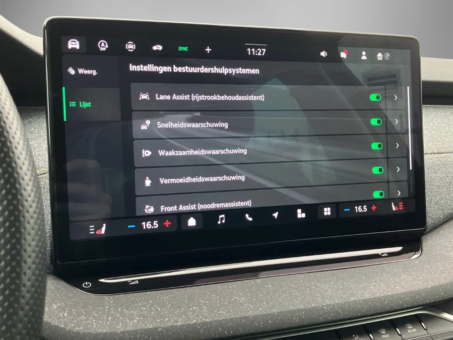 Škoda Octavia Combi 1.5TSI/150PK MHEV FL Design DSG · Panoramadak · Camera + Parkeersensoren · Apple/Android Car Play · Stoelverwarming · Garantie t/m 21-05-2029 of 60000km.