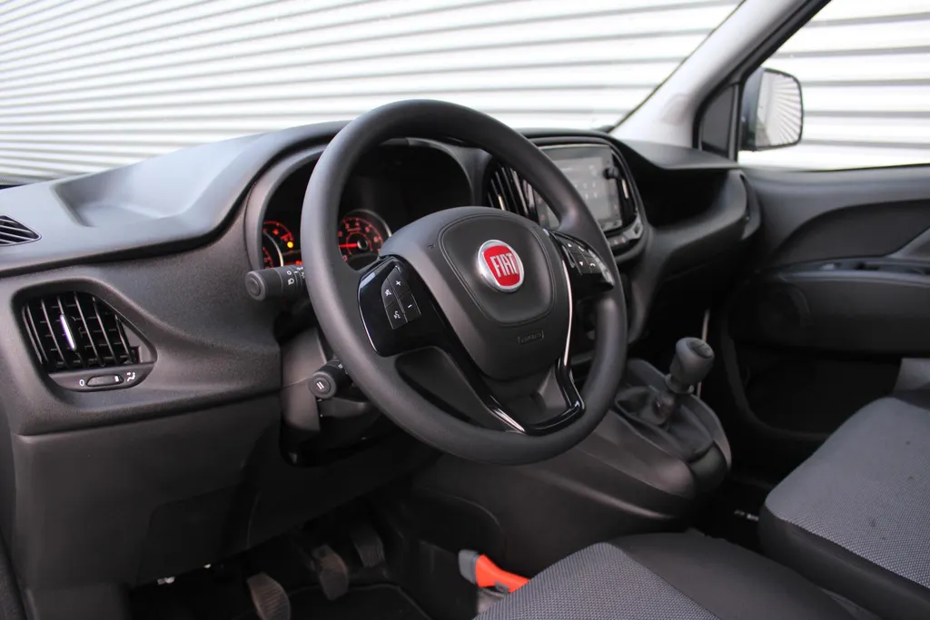 Fiat Doblò Cargo 1.6 MJ L1H1 S Trekking | Nieuw | Airco | Camera | Cruise | Navi | Apple Carplay/Android Auto | 3 zits |