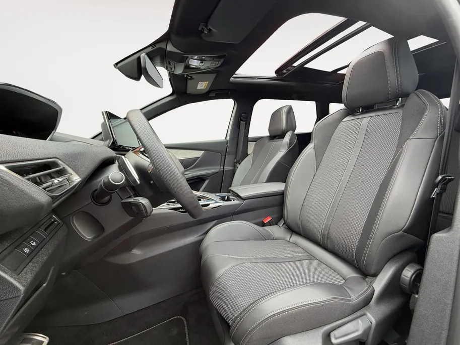 Peugeot 5008 1.2 Hybrid 136 GT 146PK AUTOMAAT | 7-persoons | Cruise Control | Climate Control | Schuif- kanteldak | 360 camera | Parkeersensoren rondom |