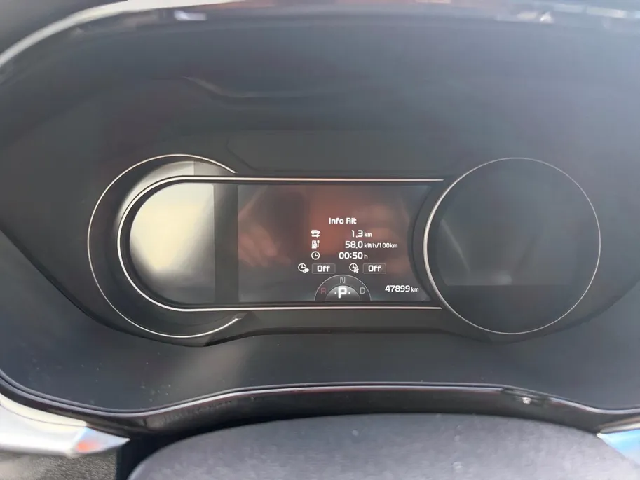 Kia e-Niro ExecutiveLine 64 kWh | LEDER | CAMERA | JBL | STOELVERWARMING/ VENTILATIE | PARKEERSENSOR |