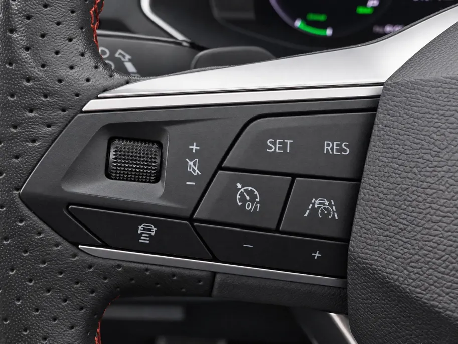 SEAT Tarraco 1.4TSIe-Hybrid 180kW/245PK PHEV FR · Panoramadak · Leder · Trekhaak · Apple/Android Car Play ·