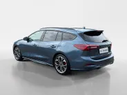 Ford Focus Wagon 1.0 EcoBoost Hybrid ST Line X | NL auto | 1e eigenaar | Dealer onderhouden | Adapt cruise control | BLIS | Winter pack | Elektr. achterklep | Parkeersensoren voor en achter | Achteruitrijcamera | Apple carplay & android auto | 18' lichtmetalen velge