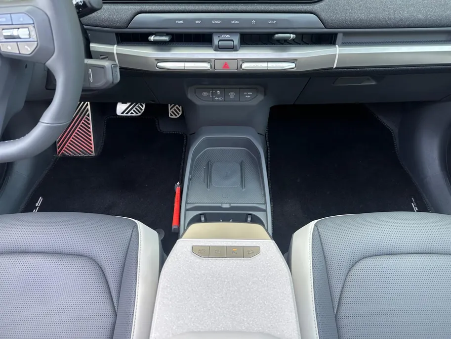 Kia EV3 GT-PlusLine 81.4 kWh Meest Luxe uitvoering | Pano schuifkanteldak | Harman Kardon |  | 360 camera | Fabrieksgarantie t/m 31-3-2033 + 3x 1 jaar* | NAP