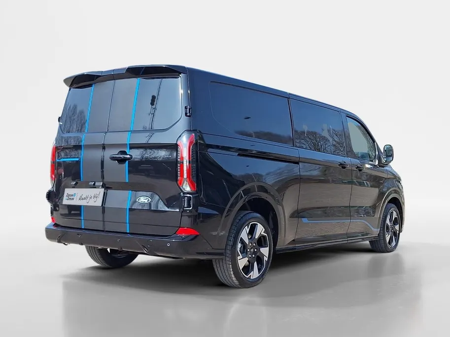 Ford E-Transit Custom 320 L2H1 Sport 71kWh DC | Dubbele Schuifdeur | El. Trekhaak | Adaptive cruisecontrol | Camera | Led verlichting | Pro Power Onboard | 19' Lichtmetaal | Nieuw te bestellen | 0,99% Rente Financial Lease
