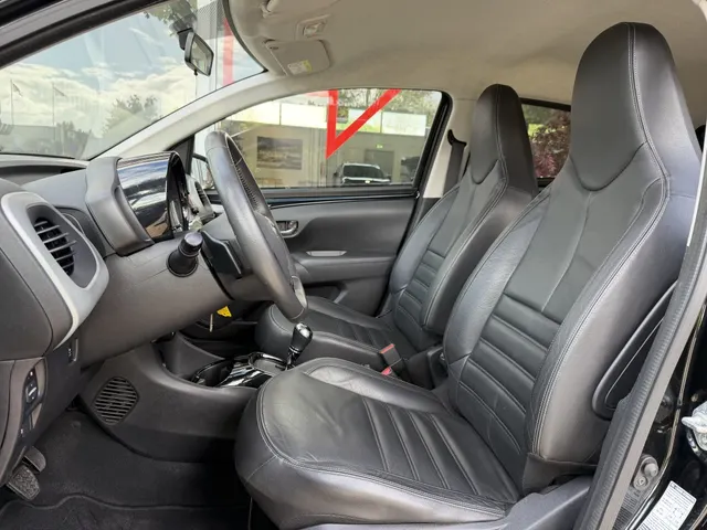 Citroën C1 1.0 VTi Automaat 5D SHINE | Leder | Camera | ECC | PDC | All-Season