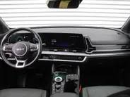 Kia Sportage 1.6 T-GDi Hybrid Dark Edition | Stuur-/stoelverwarming v+a | Camera | Elek. stoelverstelling | 18' LM | Cruise adapt. | Navi | Clima | Half leer/suède |
