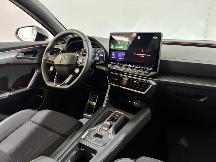 CUPRA Formentor 1.5 - 204PK TSI e-Hybrid Business Automaat | NIEUWE AUTO | Elektrisch Wegklapbare Trekhaak | Schuif/Kantel Dak | Digital Cockpit | Camera | Parkeersensoren | Stoelverwarming | Stuurwielverwarming | Apple CarPlay/Android Auto |