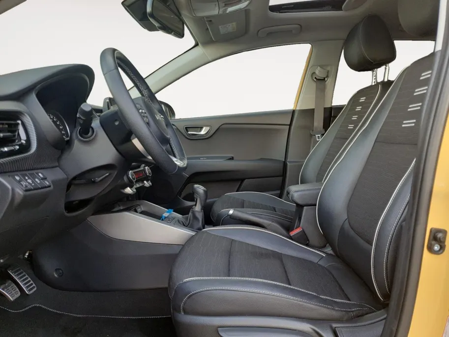 Kia Stonic 1.0T MHEV GT-PlusLine | Schuifdak | Stoel en stuurverwarming | Navigatie | Camera | Climate control | Cruise control | Getinte ramen achter | Parkeersensoren voor en achter |