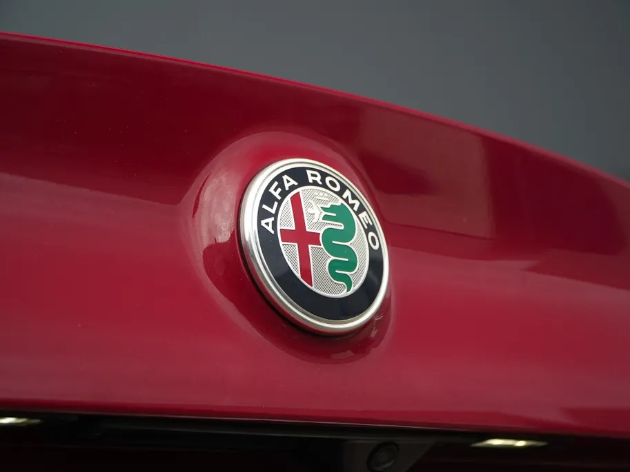 Alfa Romeo Giulia 2.0 Turbo 280 PK Competizione Q4 AWD | Harman | Veloce | 19' VERKOCHT