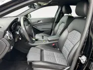 Mercedes-Benz GLA 180 Business Solution Limited | achteruitrijcamera | cruise control | start/stop systeem | Bluetooth telefoonvoorbereiding | schakelmogelijkheid aan stuurwiel |