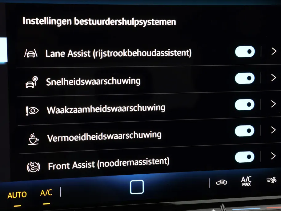 Volkswagen Golf Life Edition 1.5 eHybrid 204 PK 6 versn. DSG · Achteruitrijcamera · Draadloze telefoonlader · Comfort pakket · Prijs in inclusief inruilpremie · MEGA SALE