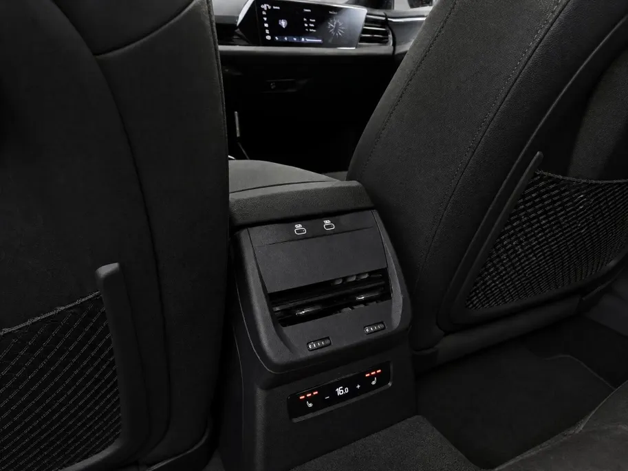 Audi A5 Avant 2.0 367pk e-hybrid quattro S edition Competition · Panoramadak · B&O Audio · Wegklapbare Trekhaak · Elek. Voorstoel · 20'' Inch · Garantie t/m 07-12-2030 of 100.000km