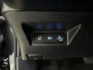 Toyota Yaris 1.5 Hybrid Dynamic | Apple Carplay / Android Auto | Parkeersensoren Voor | Parkeercamera Achter | Lichtsensor + Regensensor | Cruise Control | Rijstrooksensor | 15'Lichtmetalen Velgen